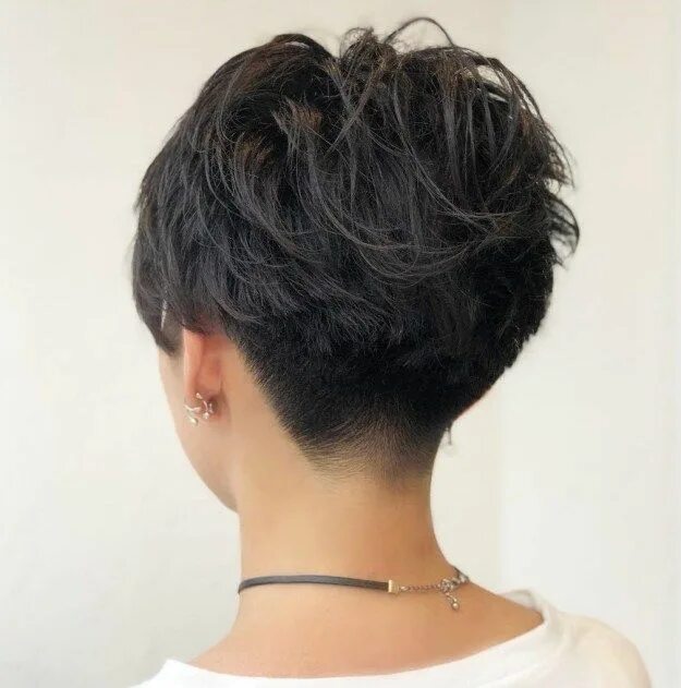 Прическа короткая женская стрижка сзади 60 Classy Short Haircuts and Hairstyles for Thick Hair Thick hair pixie, Thick h