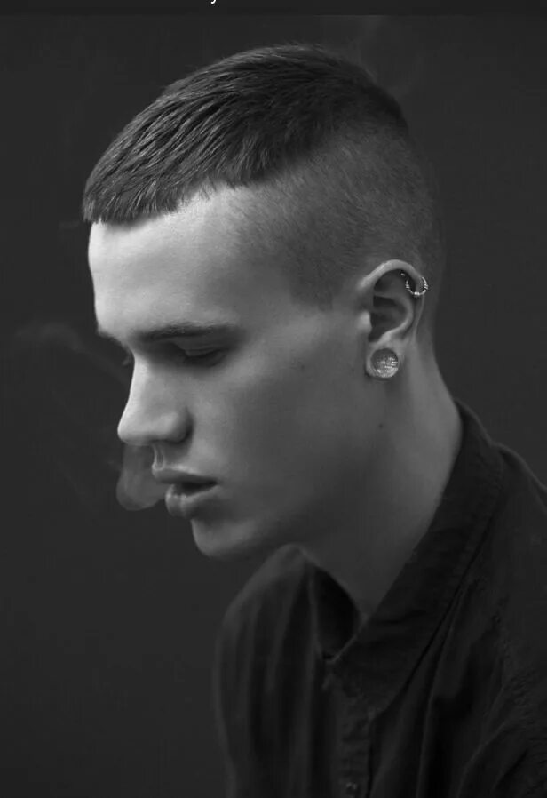 Прическа короткие бока Coolboysinleather.tumblr Very short hair men, Mens hairstyles short, Mens haircu