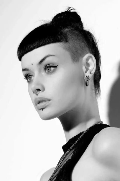 Прическа короткие виски длинная челка Pin by hoef hoef on Shaved Shaved side hairstyles, Short hair styles, Side hairs