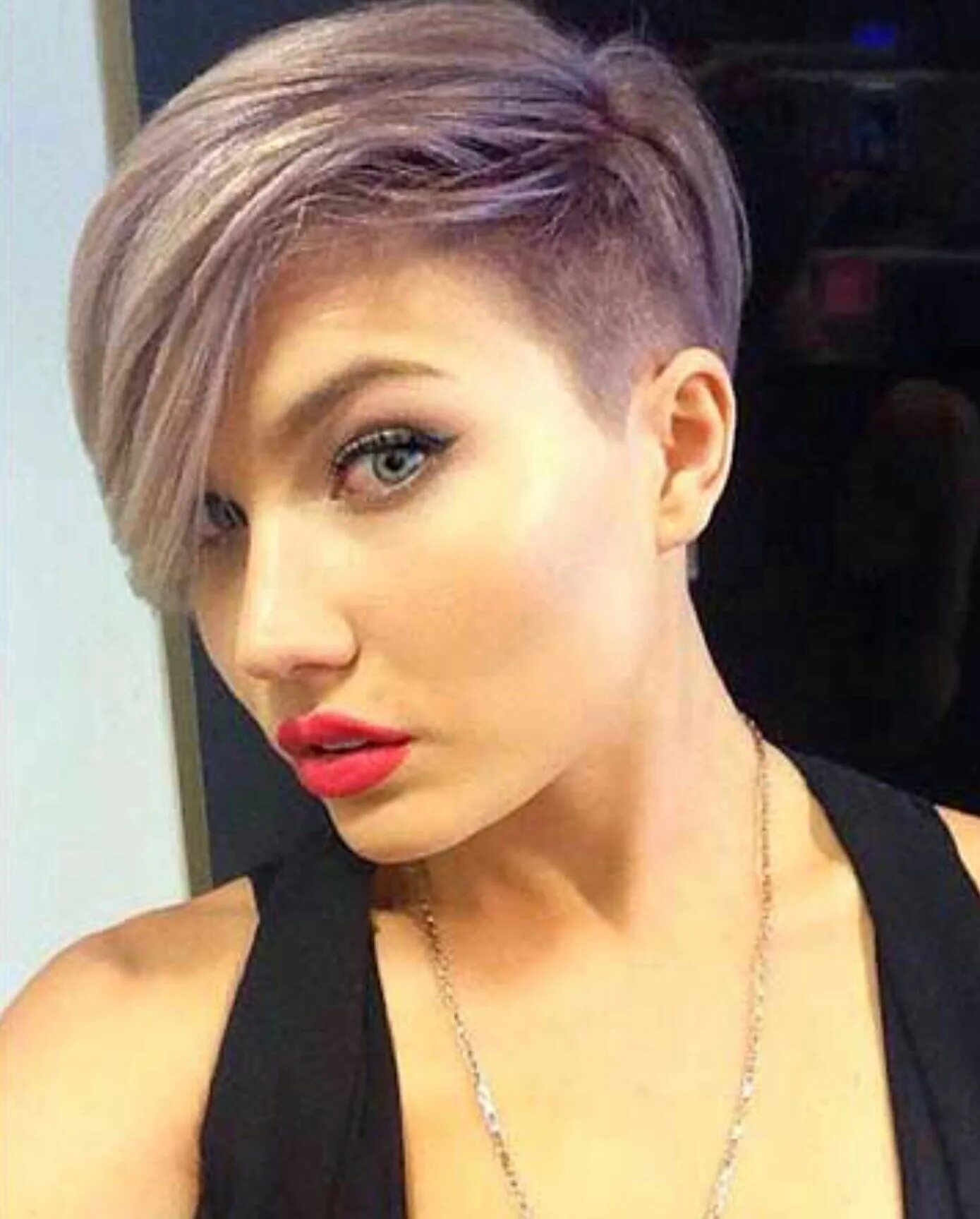 Прическа короткие виски длинная челка Pin on Karlee hairstyles Short hair cuts for women, Short hair pictures, Short h