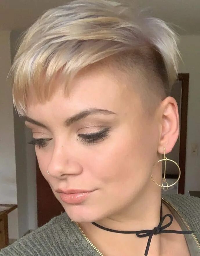 Прическа короткие виски длинная челка white Short pixie haircut, pixie haircut messy, short textured hair,short haircu