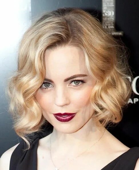 Прическа короткие волны Melissa George Medium Wavy Cut Formal hairstyles for short hair, Short wedding h