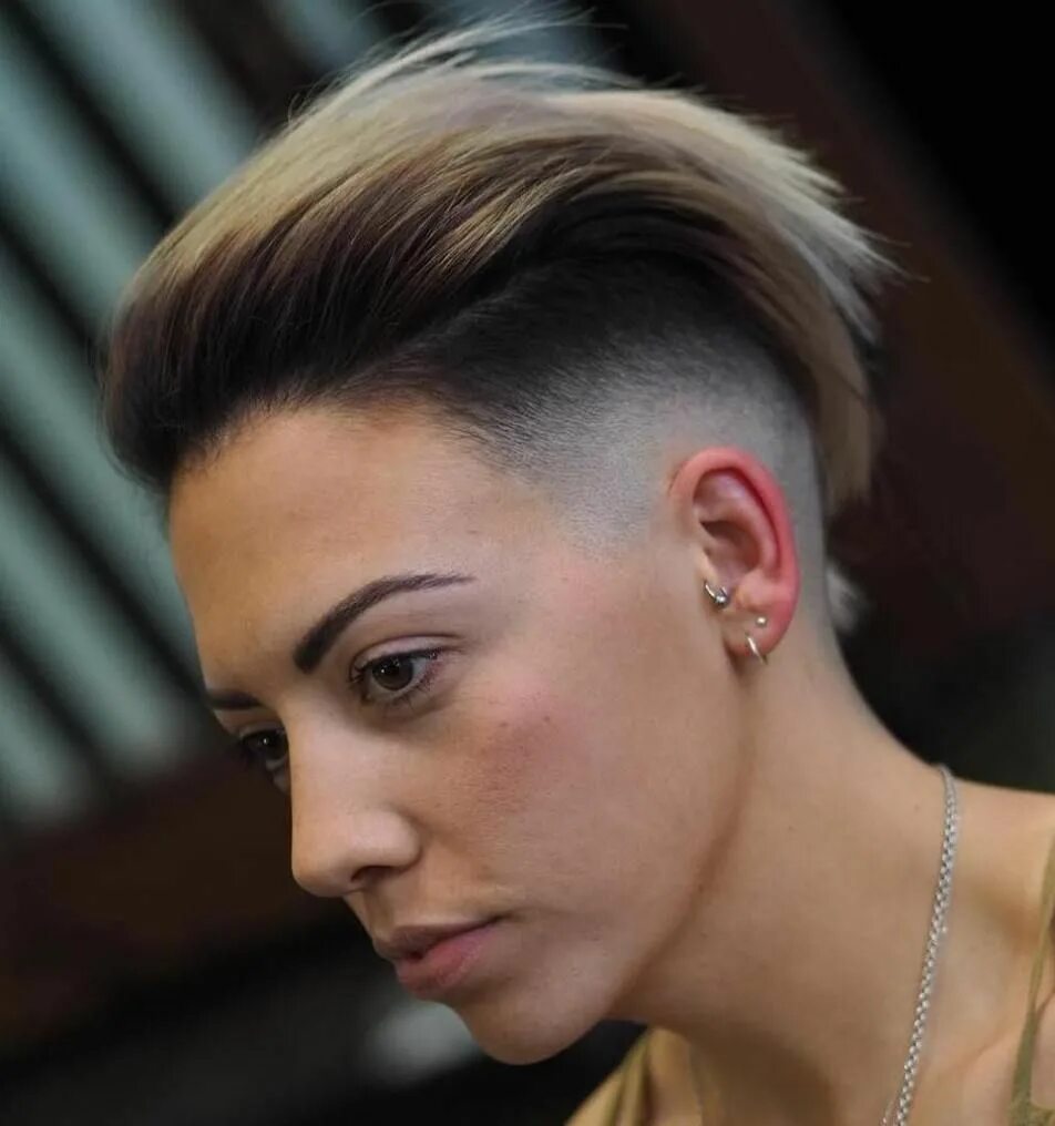 Прическа короткие волосы с выбритыми висками 35 Shaved Hairstyles for Women Who Dare to Be Different Shaved hair designs, Hal