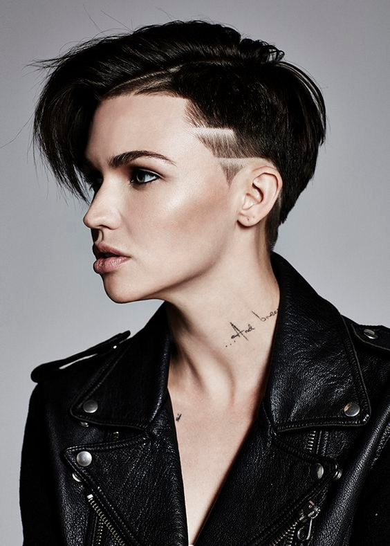 Прическа короткие волосы с выбритыми висками Ruby Rose Haircuts Ruby rose haircut, Ruby rose hair, Natural black hair color