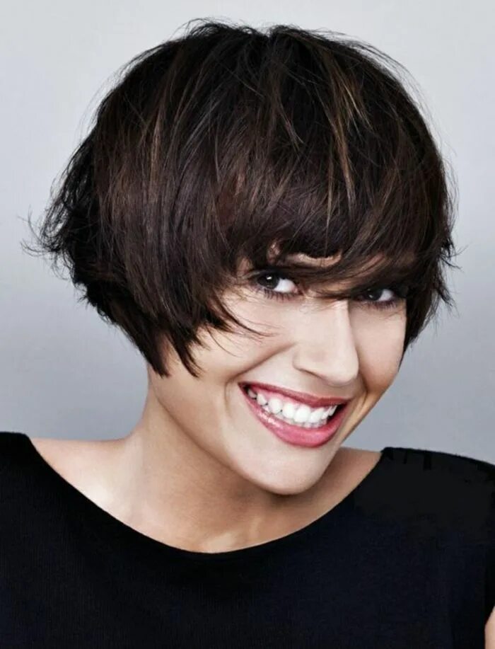 Прическа короткий боб с челкой moderne-kurzhaarfrisuren-pagenschnitt-mit-pony-toll-praktisch Short bob hairstyl