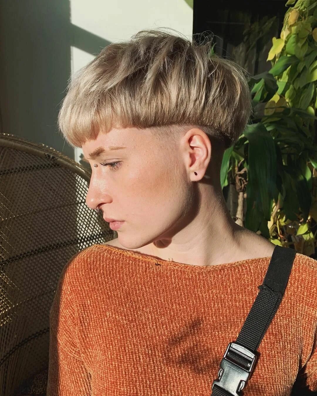 Прическа короткий горшок 12 Cool Mushroom Haircut and Bowl Cut Styles for 2024 Mushroom haircut, Mushroom