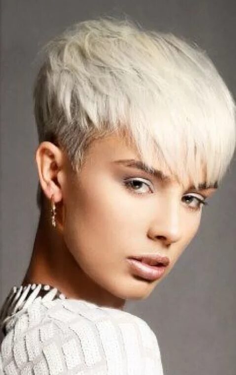 Прическа корт женская Frisuren für jeden Typ und Anlass... Short hair undercut, Short hair styles pixi