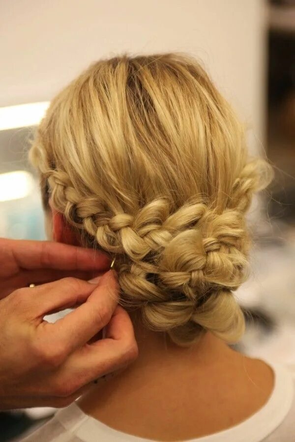 Прическа корзинка фото acconciature sposa treccia francese - Cerca con Google Braided chignon, Hair sty