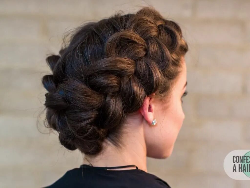 Прическа косички на средние волосы фото Dutch braid updo Pretty hairstyles, Dutch braid updo, Short hair styles