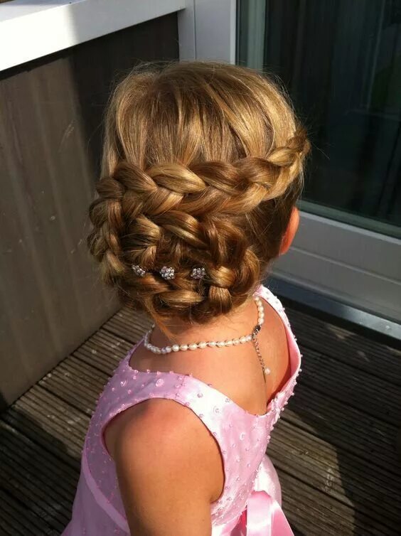 Прическа косы на средние волосы девочке Pin by Cheetah Print da QUEEN on Красота страшная сила :) Flower girl hairstyles