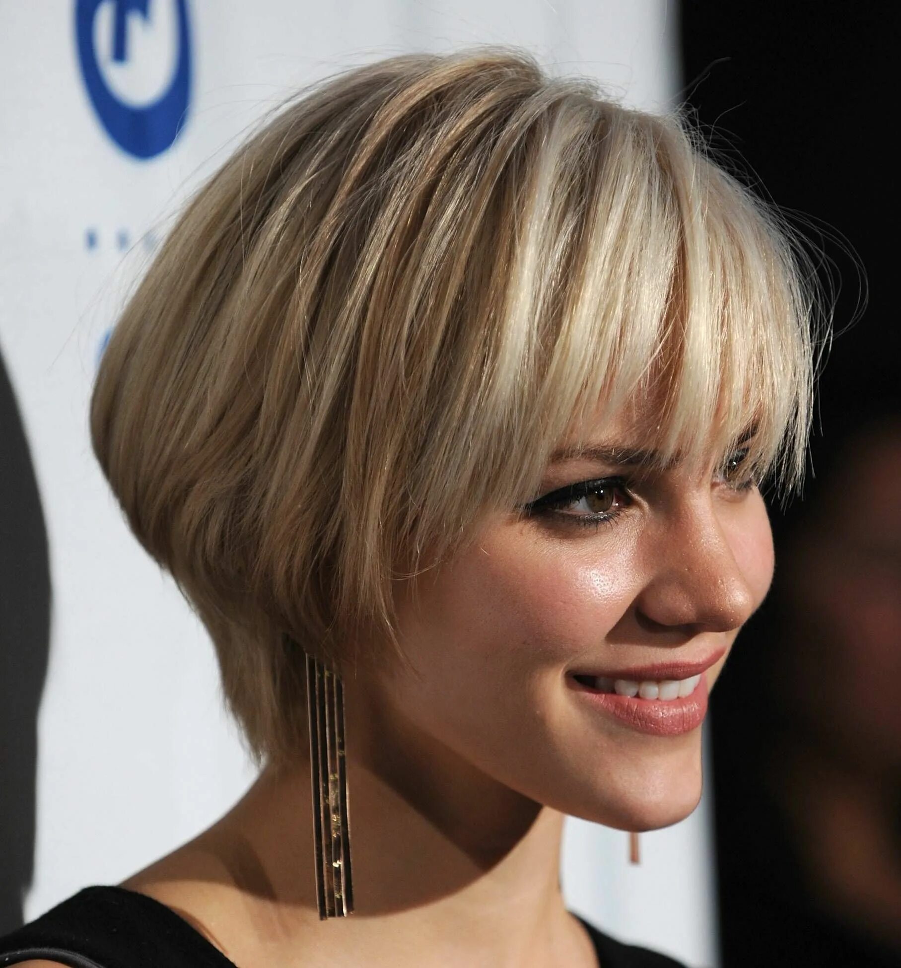 Прическа красивый боб short bob Cortes de pelo, Cortes de pelo media melena, Peinados cortos