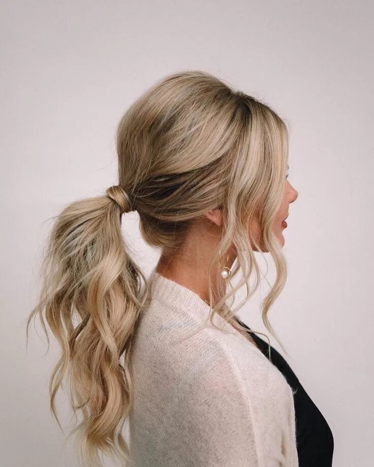 Прическа красивый хвост на средние Tutorial : An elevated a low ponytail with some mega volume. #bfbhair #bfbtutori