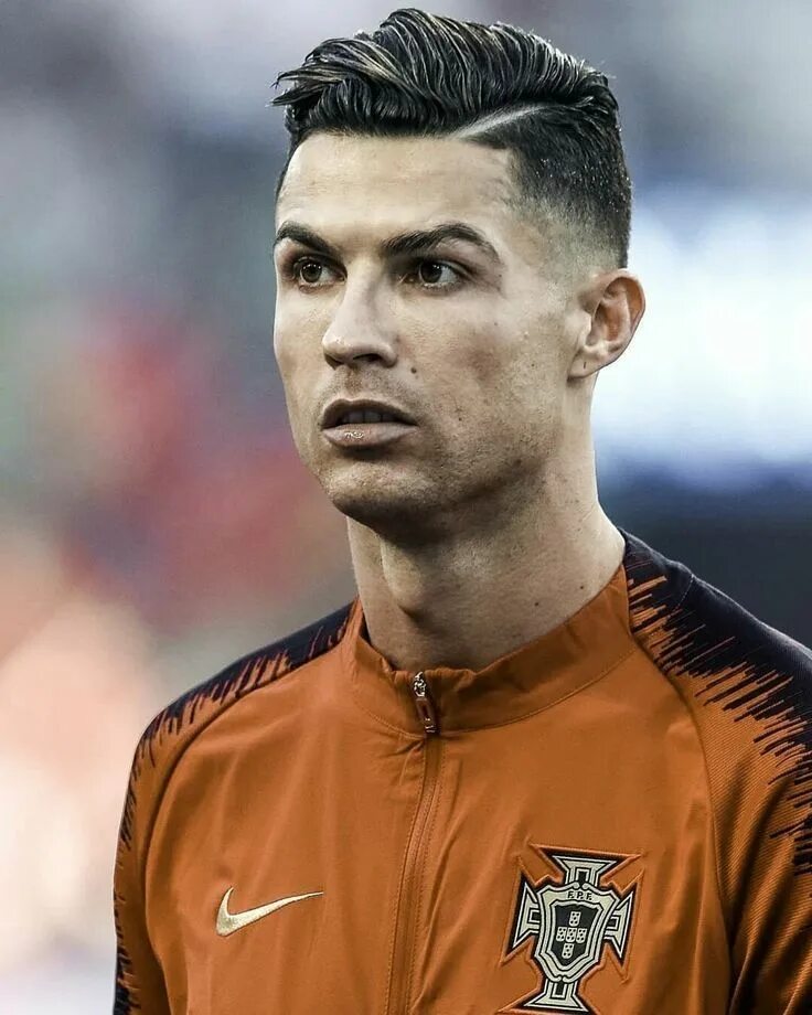 Прическа криштиану Pin by House of Football on Wallpapers Cristiano ronaldo haircut, Cristiano rona