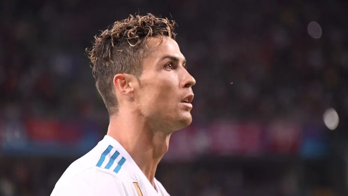 Прическа криштиану роналду 2018 года Ronaldo offered Real Madrid return by Perez - but there's a catch FootballTransf