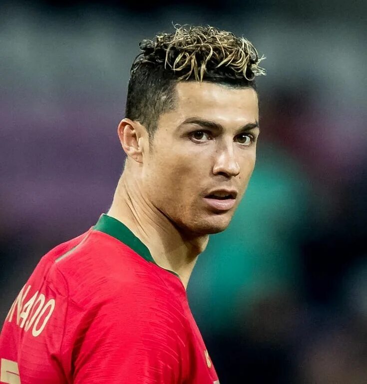 Прическа криштиану роналду 2018 года The Haircut Of Cristiano Ronaldo: A Style Icon in 2024 Cristiano ronaldo hairsty