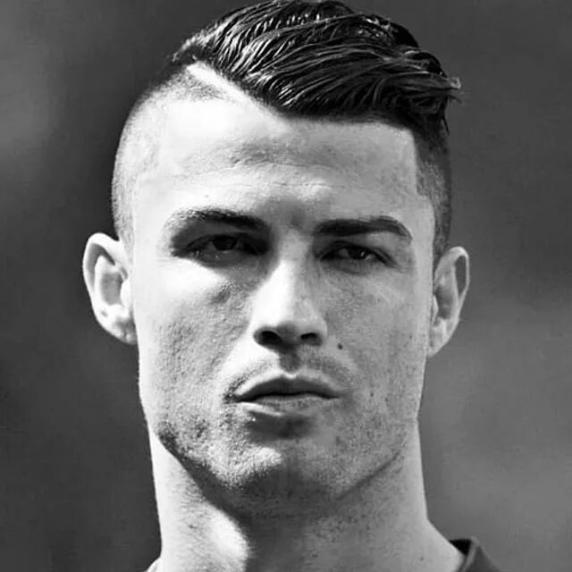 Прическа криштиану роналду в 2024 Já viu a extensa lista de cortes do Cristiano Ronaldo? Vulgo CR7. Os cortes deca