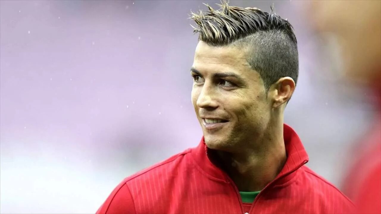 Прическа криштиану роналду в молодые годы Cristiano Ronaldo Hairstyle - YouTube