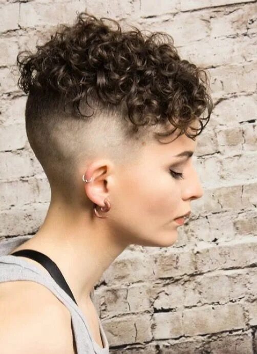 Прическа кроп длинная женская Pin by Kane Hawk on cute n curly Half shaved hair, Short curly hair, Short hair 