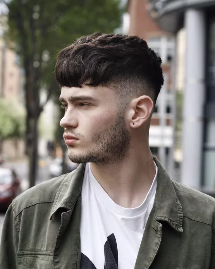 Прическа кроп мужская длинная с челкой 10 Popular Fade Haircuts For Men To Get in 2024 Mens haircuts fade, Haircuts for