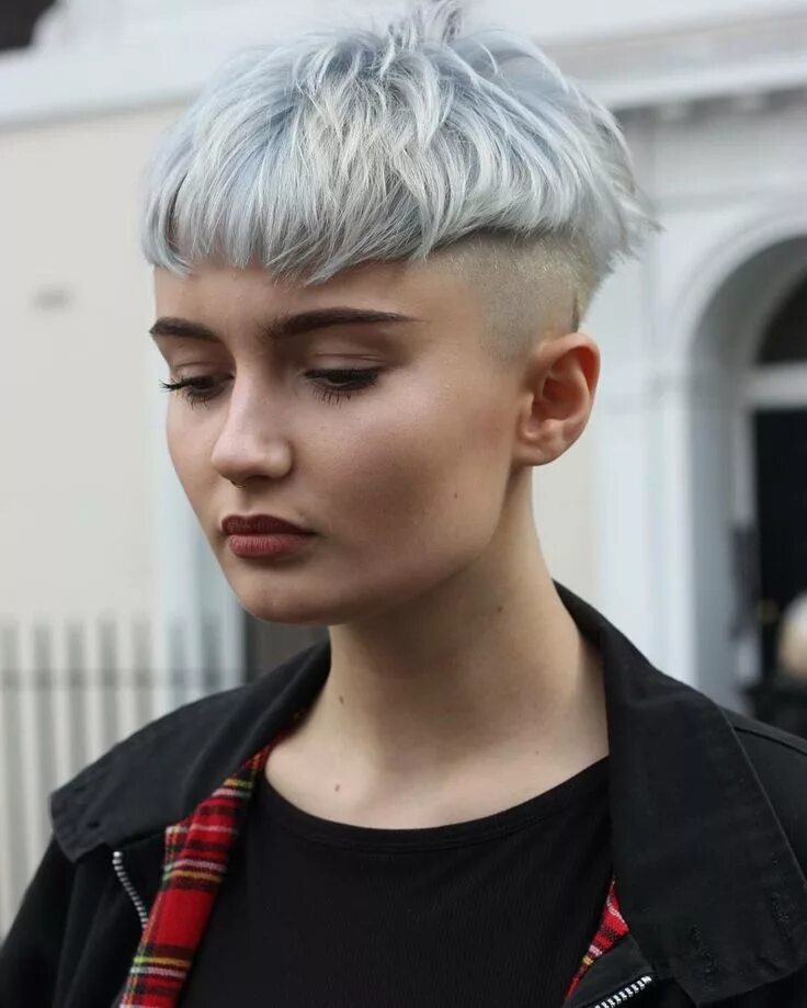 Прическа кроп женская Short Bowlcut Short blonde hair, Short hair styles for round faces, Short blonde