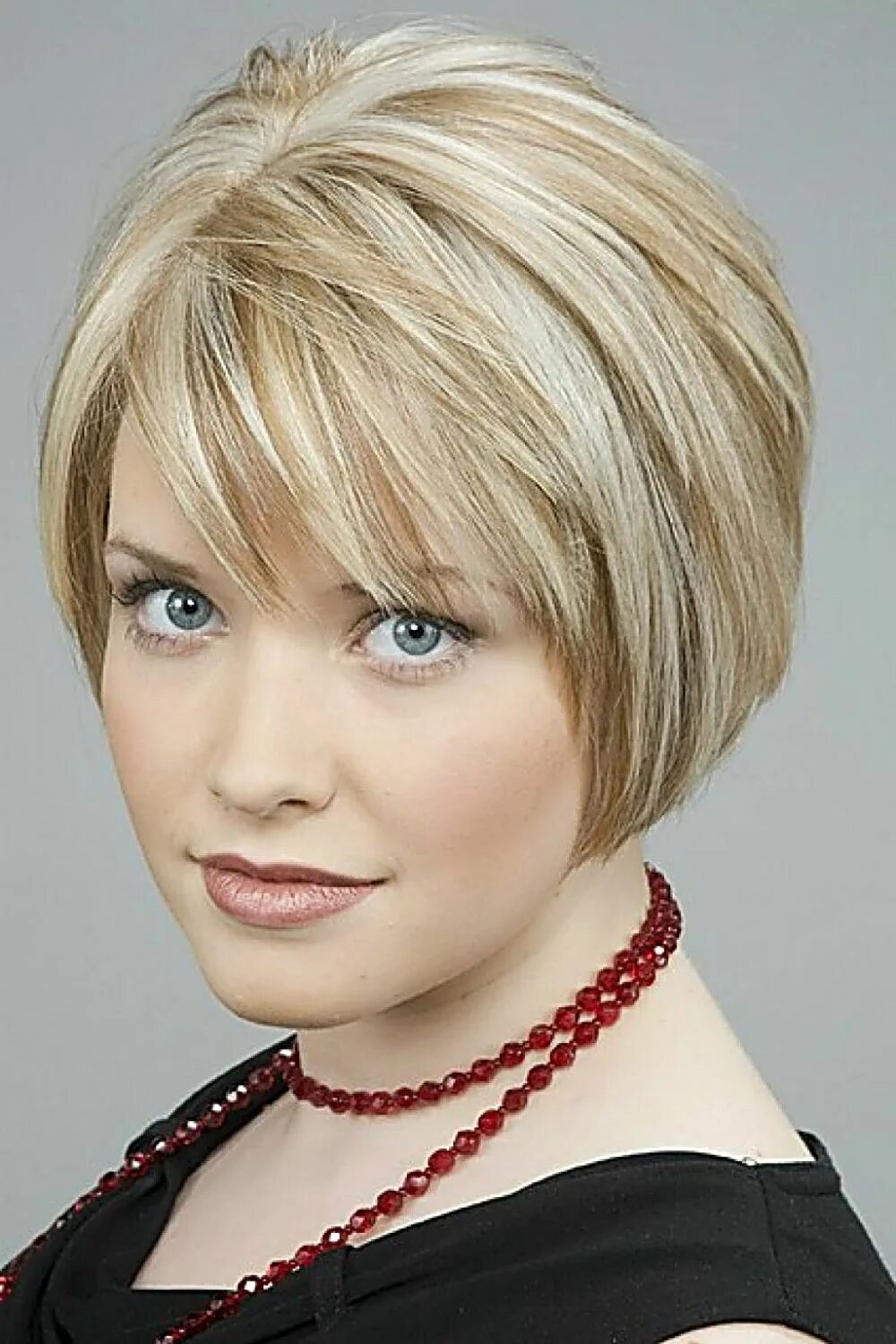 Прическа круглое каре фото Amazon.com / Beauty / Bob Hairstyles Bobs for thin hair, Short bob hairstyles, S