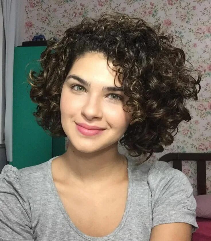 Прическа круглое лицо кудрявые волосы A resenha de hoje é do creme que Haircuts for curly hair, Short curly hairstyles