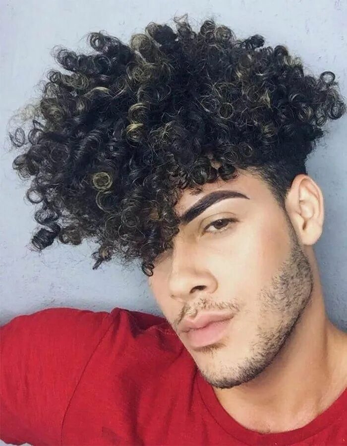 Прическа кучеряшки мужская mens hairstyles for 2019 #Menshairstyles in 2020 Curly hair styles, Curly hair m