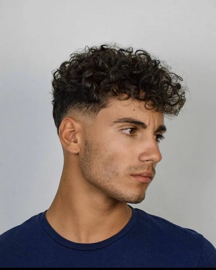 Прическа кучерявая мужская короткая Pin em Hair curly Cabelo masculino, Barba cabelo e bigode, Cabelo ondulado mascu