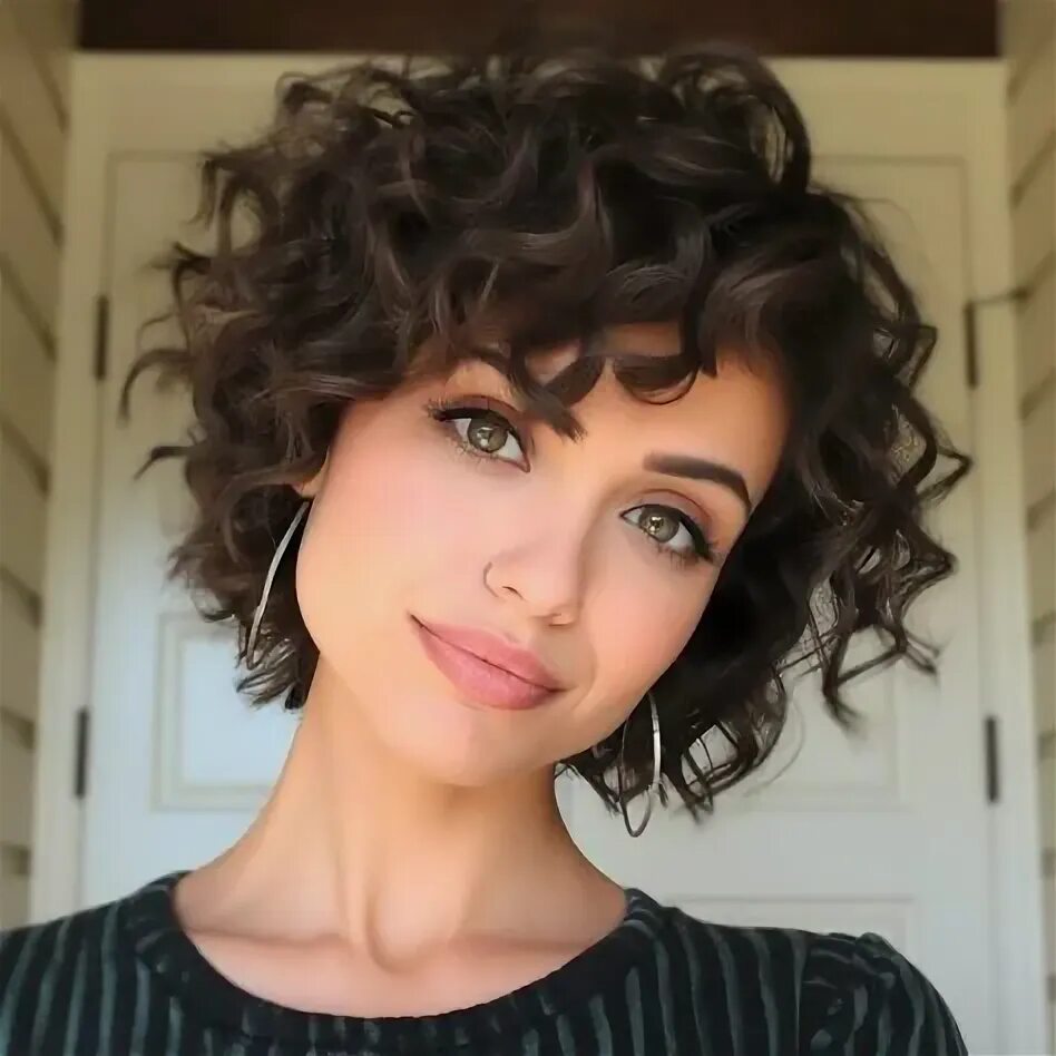 Прическа кудри 2024 10 популярных идей на тему "short curly layers haircut" для вдохновения