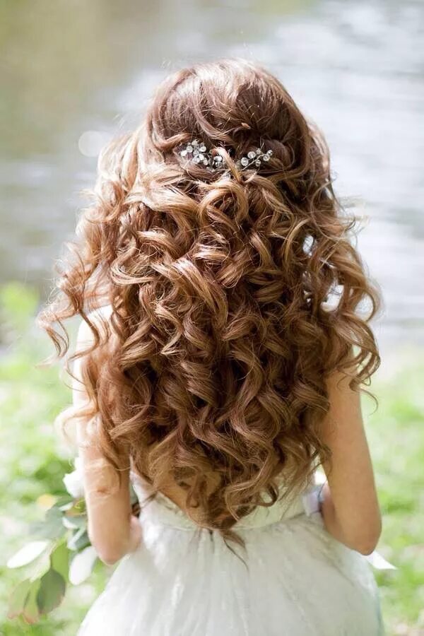 Прическа кудри на длинные девочке Pin by Holly on Wedding Flower girl hairstyles, Quince hairstyles, Long hair sty