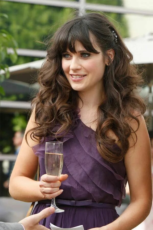 Прическа кудри на длинные волосы с челкой Perfect hair - formal idea #curlyhairwithbangs curly hair wi Zooey deschanel hai