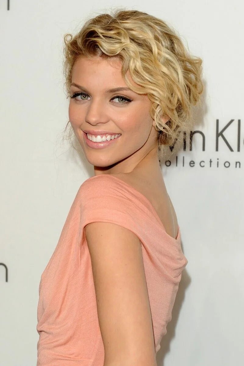 Прическа кудри на короткие волосы женские AnnaLynne McCord: pic #319939 Annalynne mccord hair, Curly hair styles, Hair bea