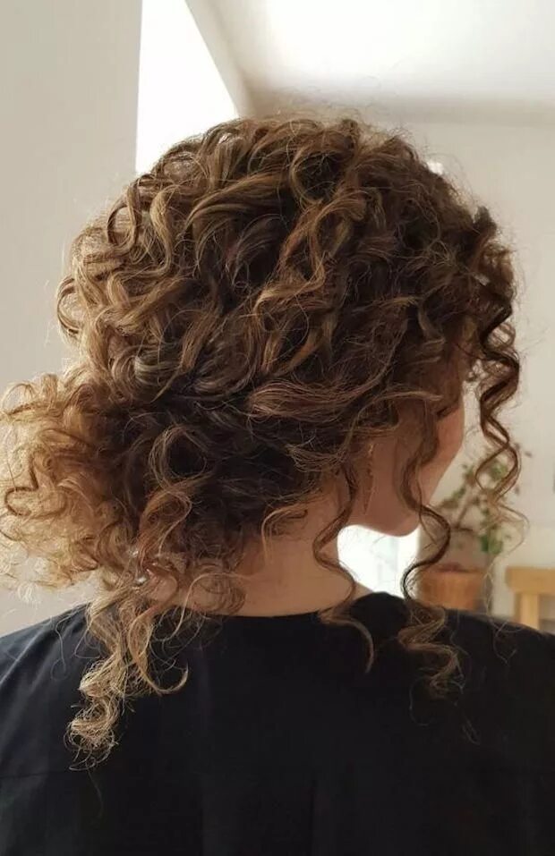 Прическа кудряшка фото Untamed Tresses Naturally Curly Wedding Hairstyles Tania Maras Naturkrøllet hår,