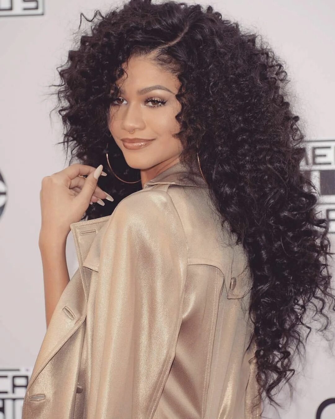 Прическа кудряшка фото Zendaya Curly hair styles, Hair styles, Mens medium length hairstyles