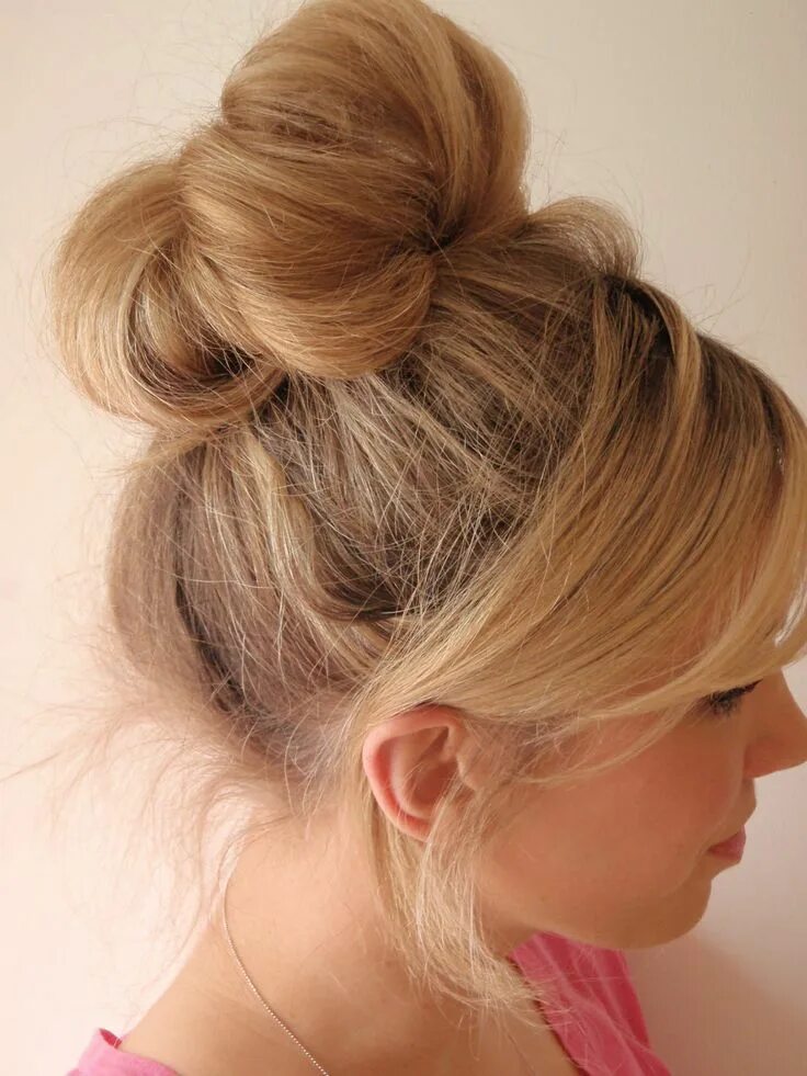 Прическа култышка на средние тонкие волосы sock bun-BM hairstyle Bride To Be Pinterest Bun hairstyles, Messy hairstyles, Ea