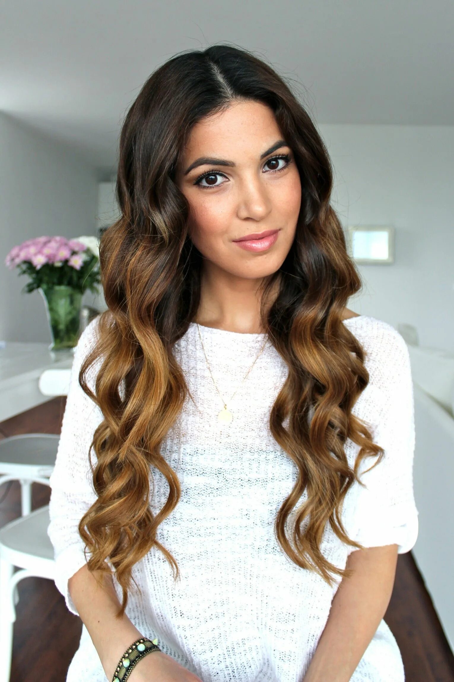 Прическа легкая волна на длинные волосы Soft Bouncy Curls Tutorial - Negin Mirsalehi Bouncy curls, Pretty hairstyles, Ha