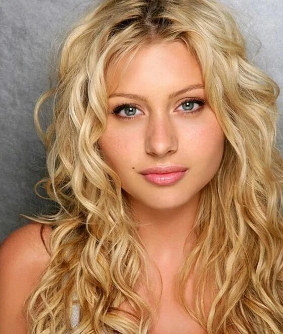 Прическа легкая завивка Карвинг волос - 125 фото долговременной укладки Blonde curly hair, Curly hair st