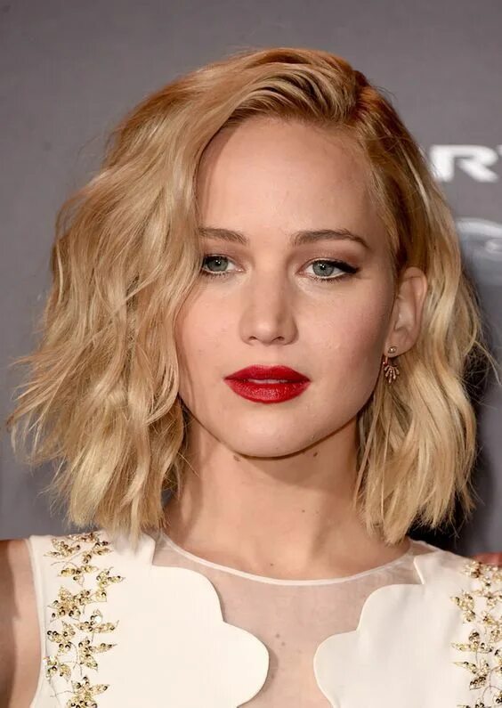 Прическа легкие волны на короткие волосы Pin on лайфаки Jennifer lawrence hair, Shoulder length hair, Blonde celebrities