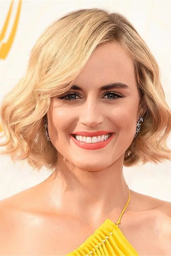 Прическа легкие волны на короткие волосы Taylor Schilling's Wavy Bob Hairstyle Human Hair Wig 12 inches Wavy bob hairstyl