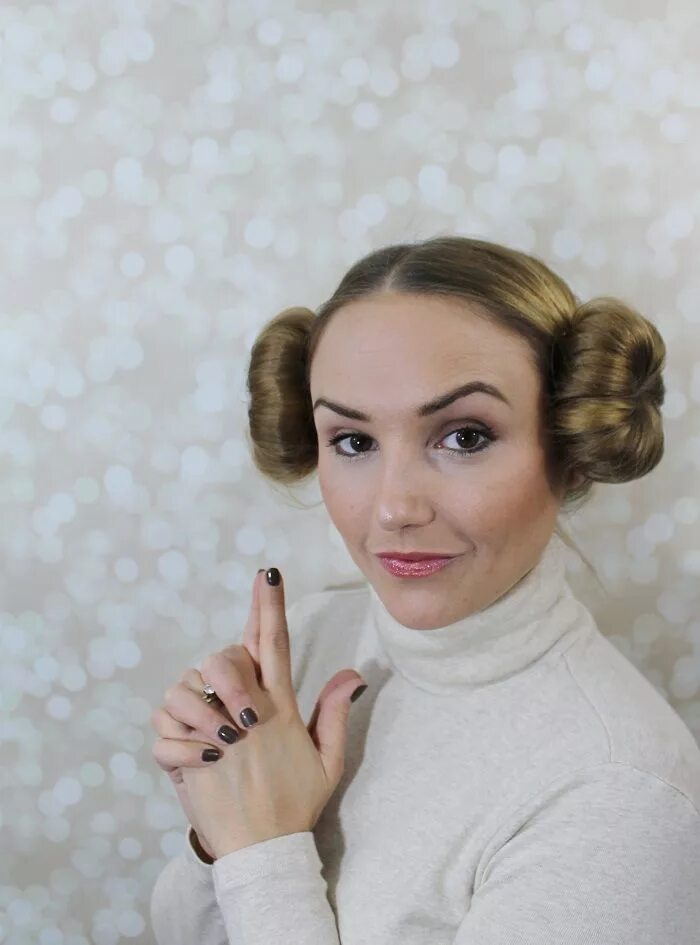 Прическа леи как сделать Halloween Hair Tutorial: Princess Leia Buns Princess leia buns, Halloween hair, 