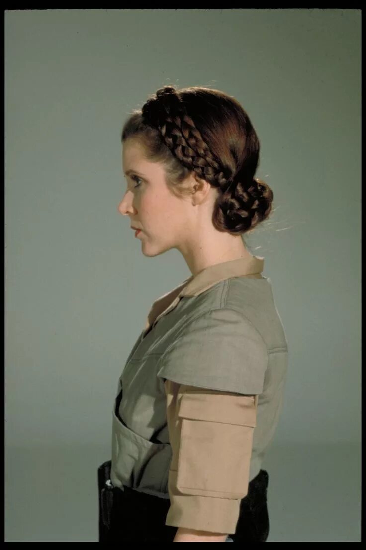 Прическа леи как сделать Carrie Fisher Leia Star wars hair, Leia star wars, Princess leia hair