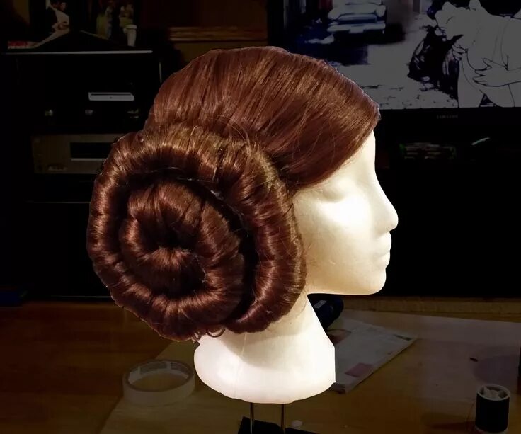 Прическа леи как сделать How to Make the Perfect Princess Leia Wig Princess leia wig, Princess leia hair,