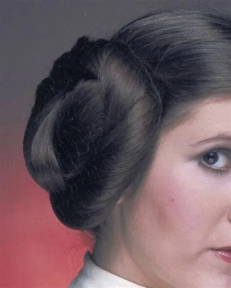 Прическа леи как сделать Images Bun hairstyles, Hair styles, Princess leia buns