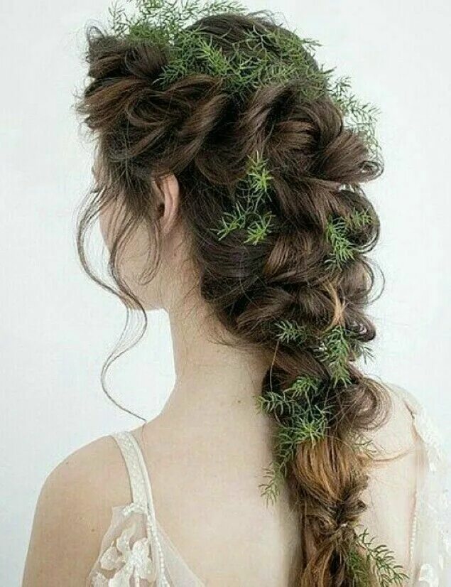 Прическа лес Pin by ♡ Ely ♡ on *☆ Noël en vert ☆* Wedding hairstyles, Fairy hair, Winter wedd