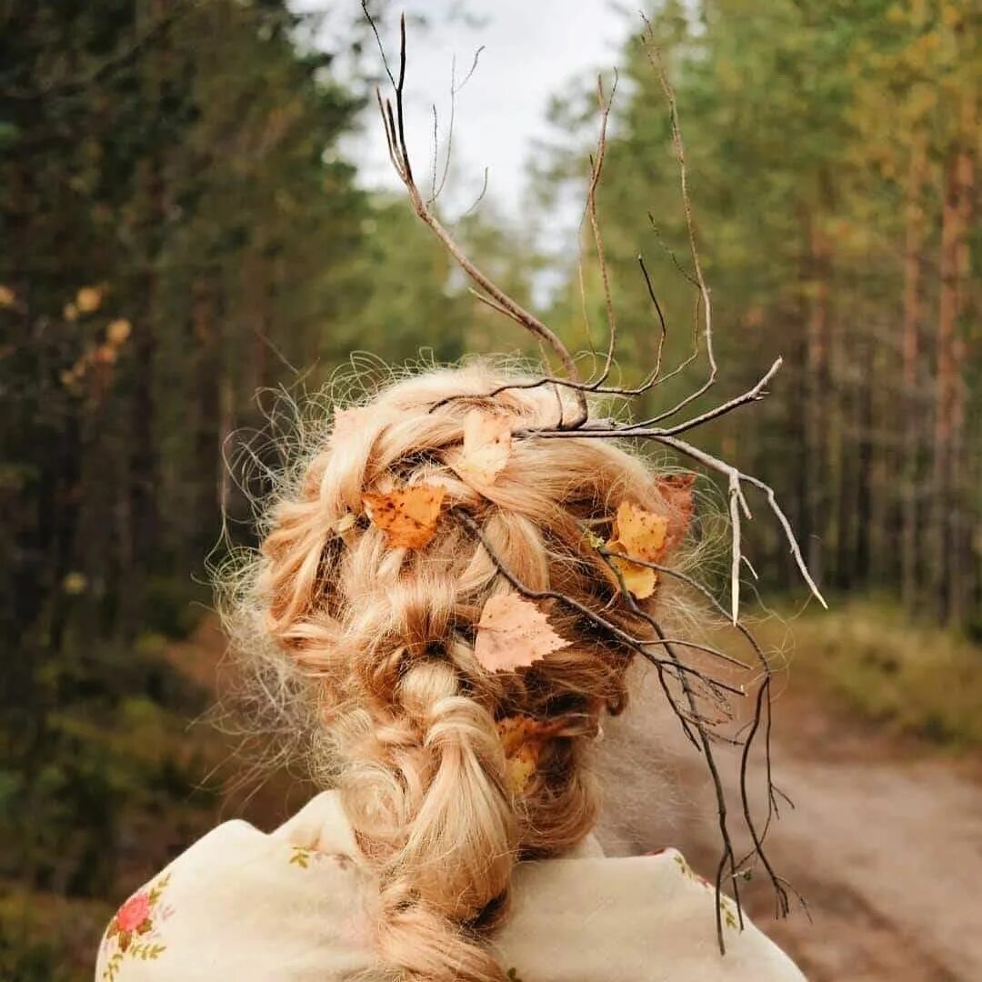 Прическа лес Faerie Magazine on Instagram: "Stunning autumnal hair from @liskin_dol - whose w