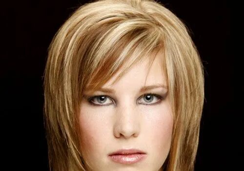 Прическа лесенка на средние волосы фото The Shaggy Layering Adds Structure This Bob Hairstyle Short Front Copper blonde 