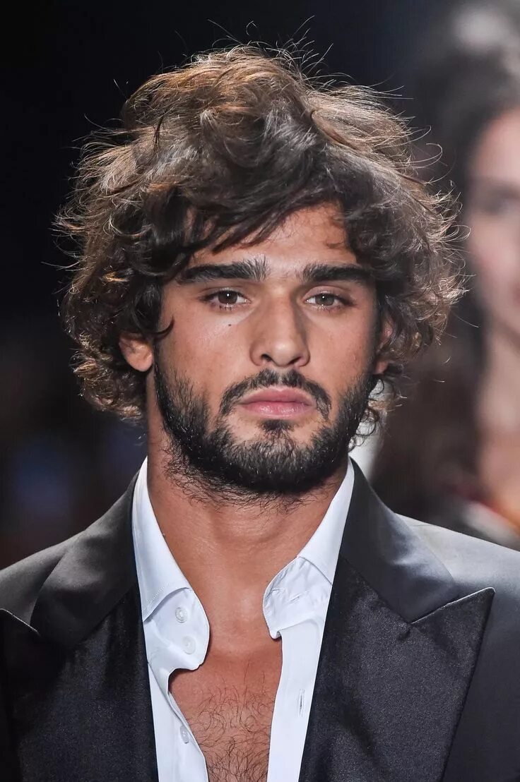 Прическа лохматые волосы мужская MARLON TEIXEIRA - Murilo Lomas SPFW- N41 abril/2016 foto: Marcelo Soubhia/FOTOSI