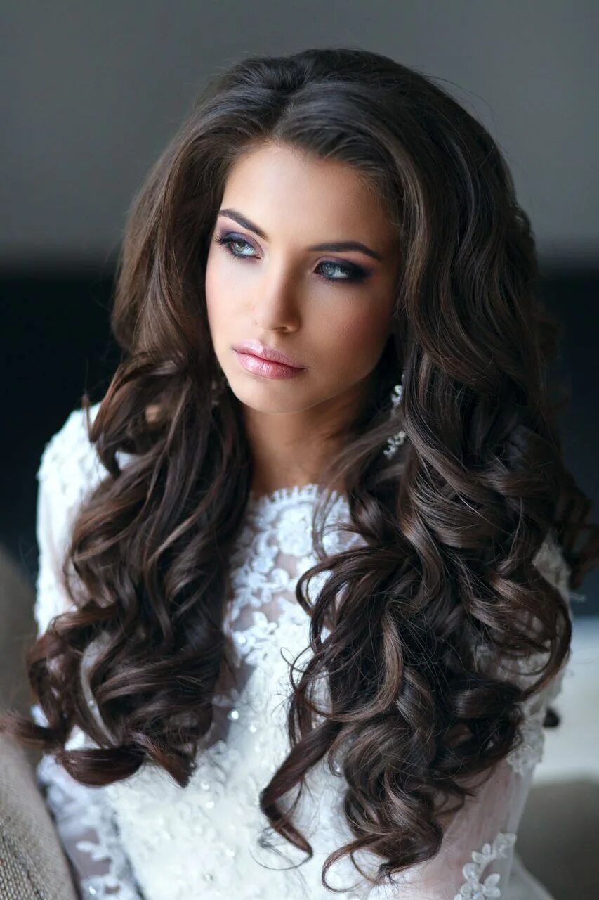 Прическа локоны на длинные волосы Свадебные прически и макияж, фото и цены Long hair wedding styles, Long hair sty