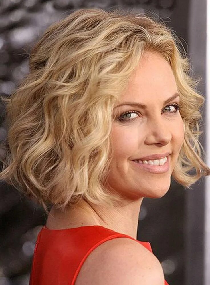 Прическа локоны на каре без челки Charlize Theron's Hairstyle Short Wig Spiral perm short hair, Permed hairstyles,