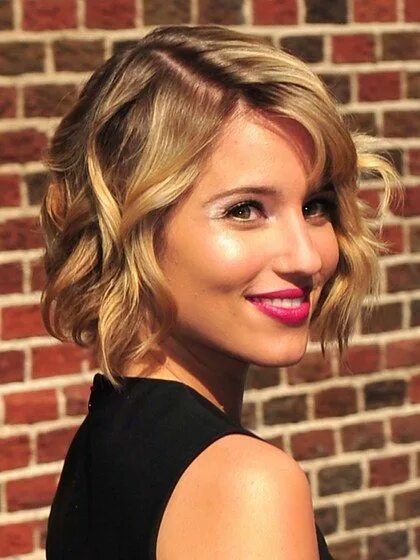 Прическа локоны на короткие волосы The Top 8 Haircuts for Heart-Shaped Faces Short wavy hair, Hair lengths, Hair st